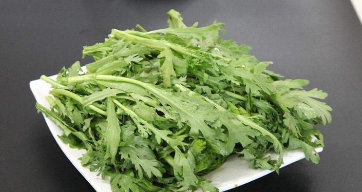 火锅当中的"素菜之王",多吃能补充维生素|茼蒿|火锅|素菜_新浪新闻