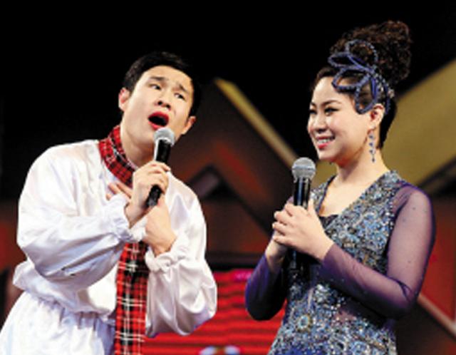 确实,沈春阳作为一位东北二人转演员,随着丈夫小沈阳的走红,她也渐渐