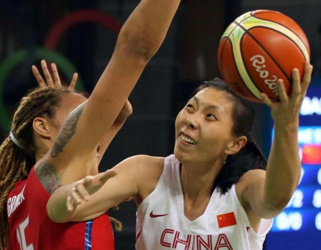 在女篮这些球员中,唯独大中锋陈楠没有到现场来.
