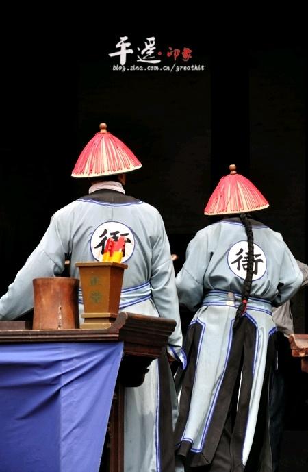 押送"流放"犯人动辄走几千里,苦不堪言,为什么衙役还要抢着去