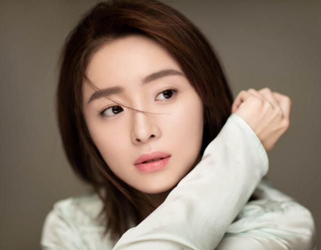 这对双胞胎大家应该都很熟悉,他们是胡冰卿和胡玉洁,"冰清玉洁"这个词