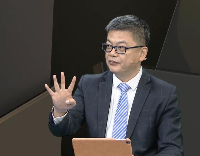 争议判罚杀死比赛,苏群直言裁判抢戏无耻,王猛:裁判在扮演上帝