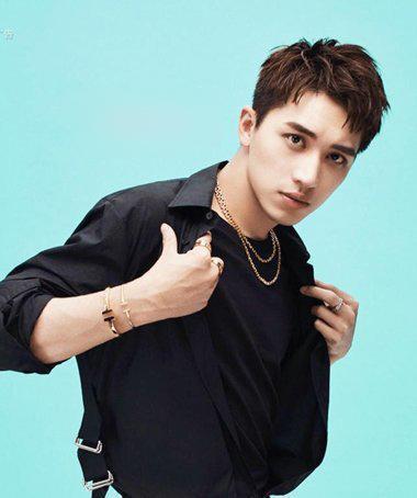 时尚派男士带刘海的侧分头发型!