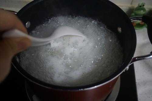 煮粥时,千万不要直接下米煮,多加这1步,熬粥更棉滑,更顺口!