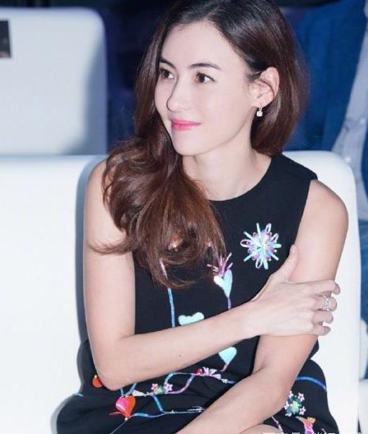 张柏芝绝美照片流出,相比于17年前旧照,张柏芝依旧惊艳动人!