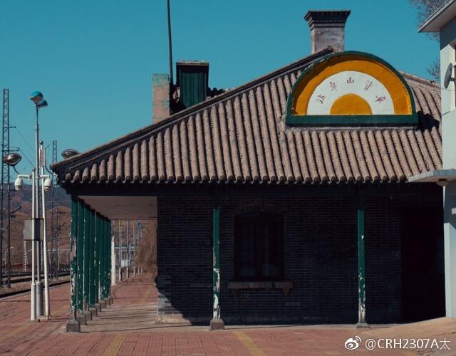 卓资山车站外的水鹤毕克齐车站老站房马盖图车站老站房卓资山车站 现