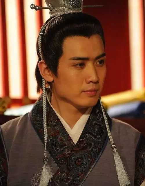 李弘剧照文章配图/唐三彩蓝釉瓷公元675年,大唐上元二年.