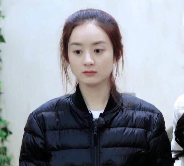 赵丽颖天生一张圆圆的娃娃脸,十分招人爱.