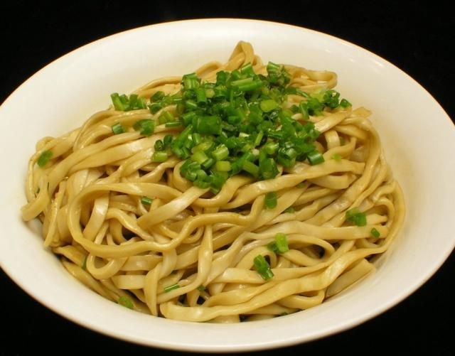大厨告诉我:做葱油面时,多加一点"它",天天做都吃不够!