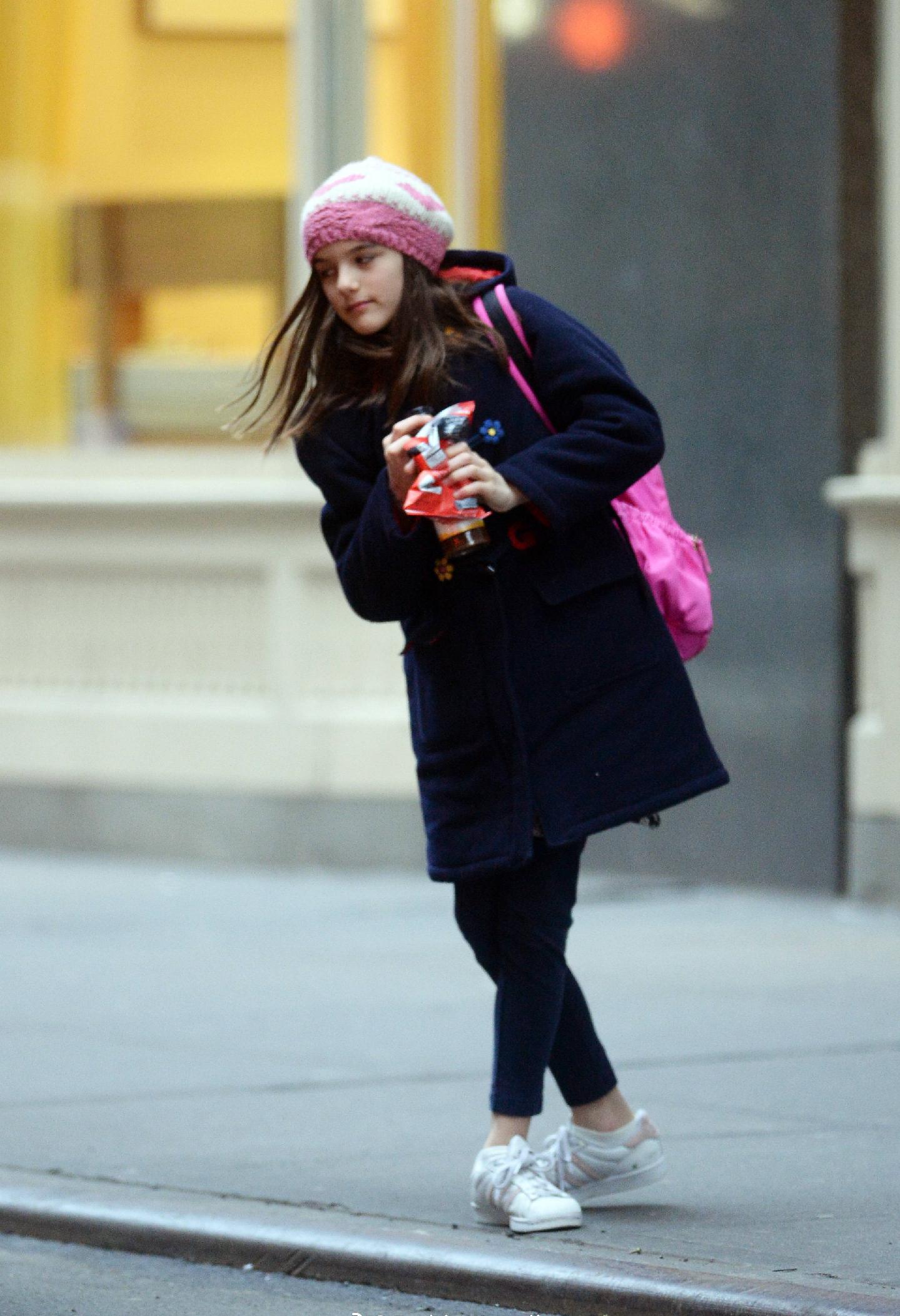 两人一起shopping的日常生活街拍也是再次让粉丝们惊艳,小苏瑞不仅没