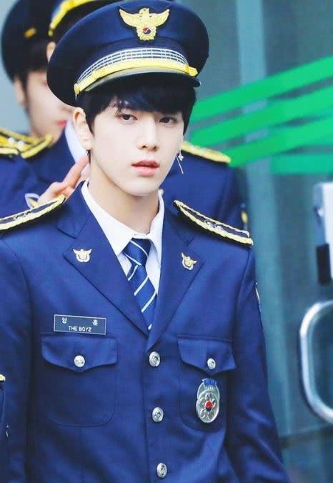 韩国下一代神颜金泳勋,撞脸吴世勋和田柾国,但组合永远带不火!