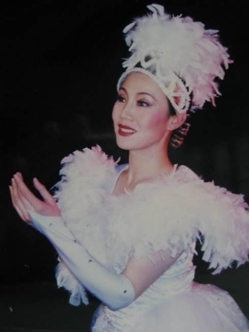 她演了半辈子话剧没火,59岁演《欢乐颂》万人骂,反倒大火了|康群智