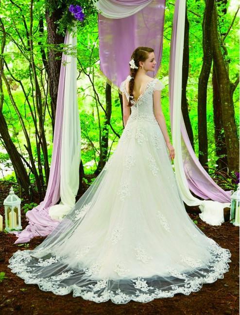 迪士尼梦幻婚纱再添新角色除白雪公主乐佩还有小精灵款