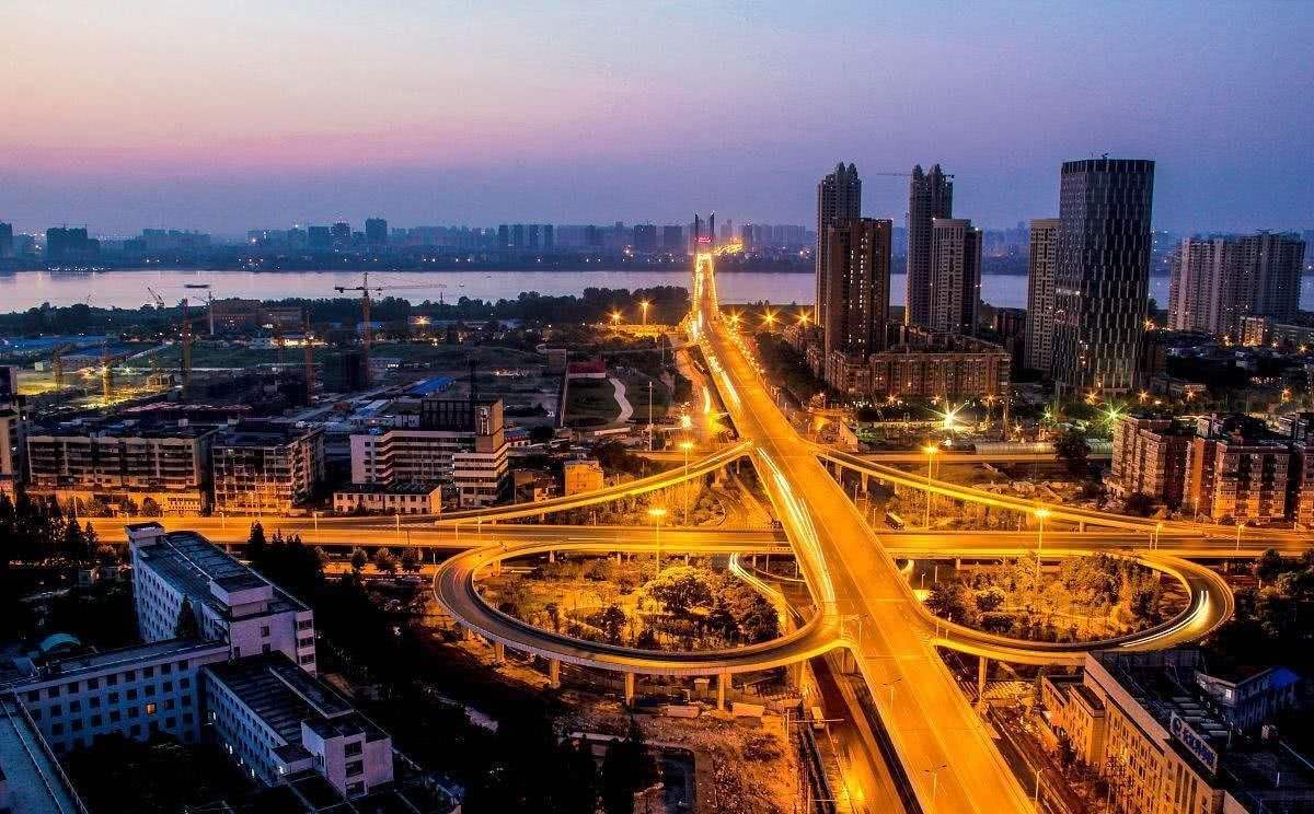 江苏gdp2018修正_2018年江苏省各市GDP总量及增速排行榜(2)