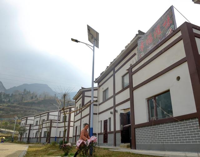 政企合力 小屯乡品尝"幸福滋味"