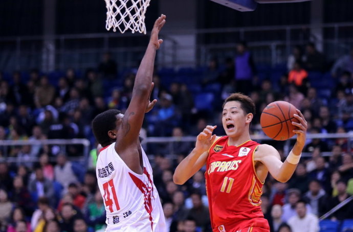 CBA第4轮战报+最新排名 上海逆转吉林 天津力