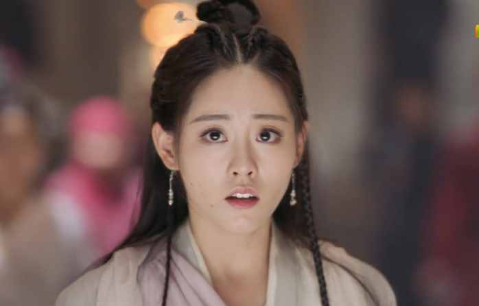 周芷若的身份被彭莹玉一语道破,光明顶一剑,也与张无忌断了情缘