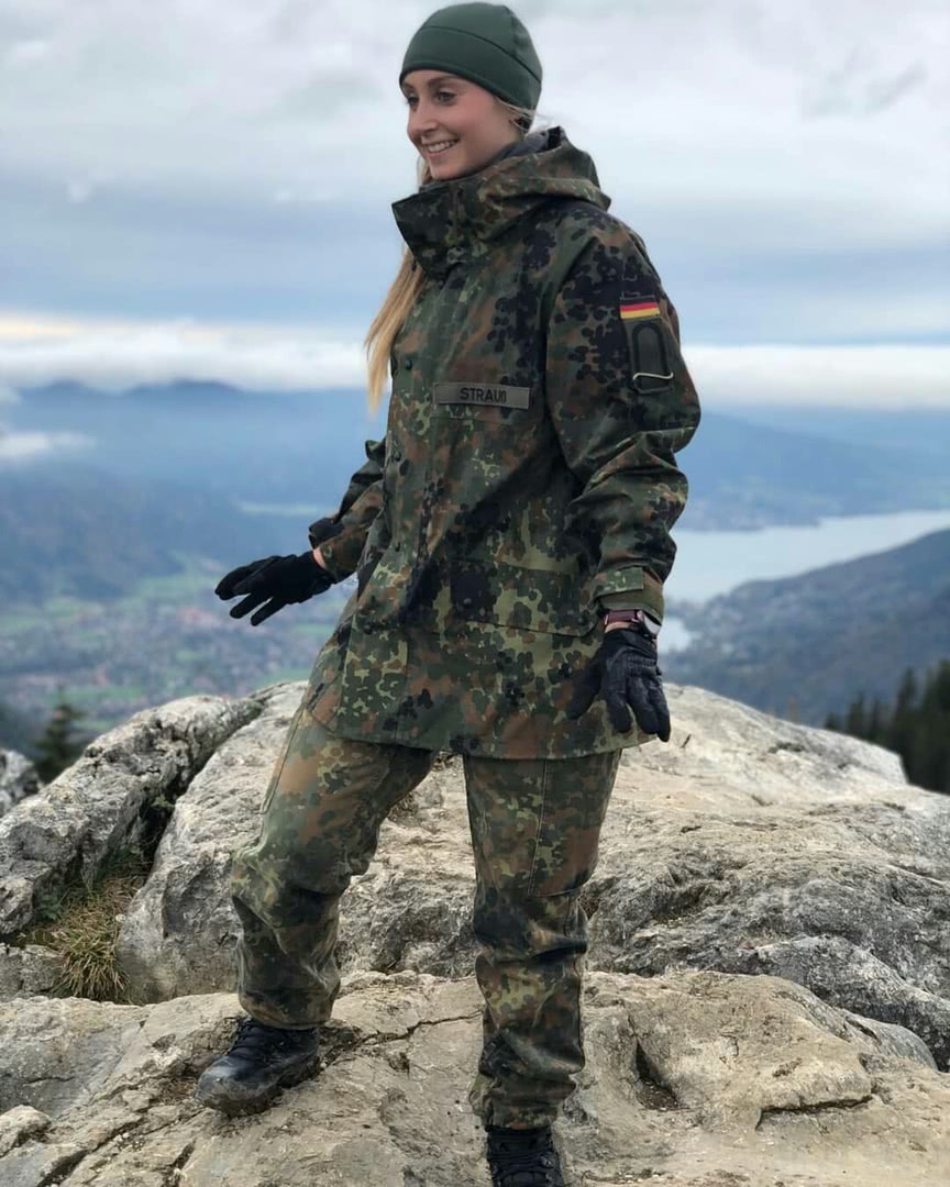 大量美照德国女兵长发飘飘如女神一般最后一张让人看了很动心