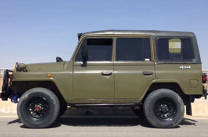 提军绿色柴油版北汽bj212,换装商务座椅,舒适度提升明显,真帅