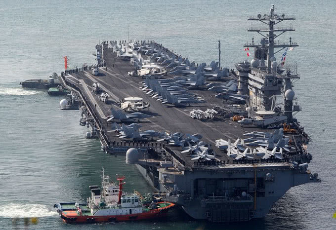 但是诸如美国的"尼米兹"级核动力航空母舰(一般被认为是超级航母)