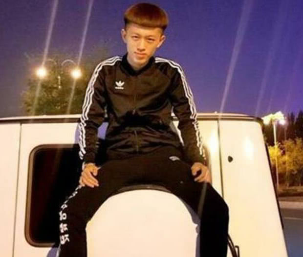 牌牌琦太嚣张,大胆现身直播间还跳社会摇,网友:快手亲儿子?