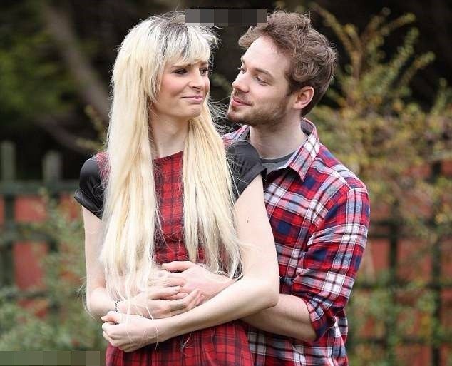 这对情侣如果你单从外表看,他们和普通人没有什么区别.