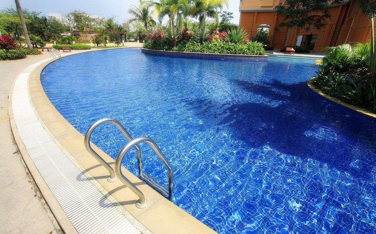 全球3个最危险游泳池:一个在悬崖边上,还有一个在半空中!