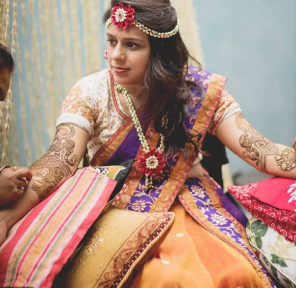 两人有不同的背景,小伙子来自喀拉拉邦,姑娘是古吉拉特人.