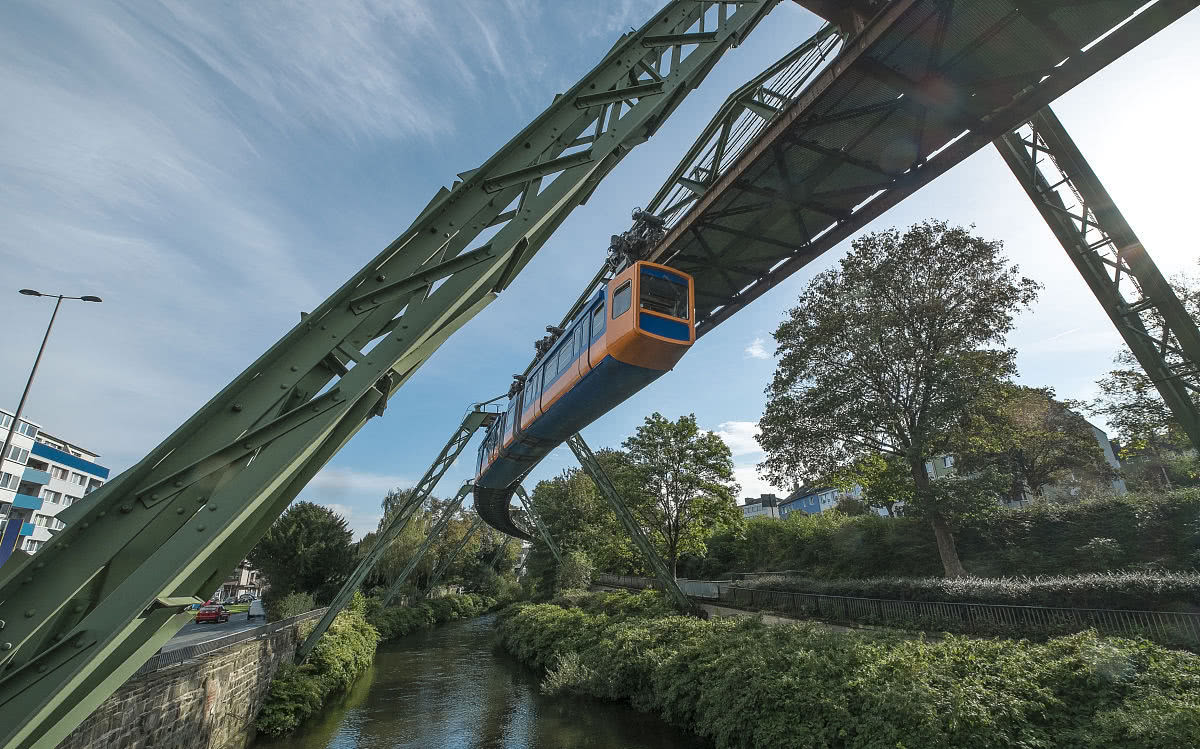交通工程为什么要看德国?其空中列车已运行百年,途径恩格斯故居