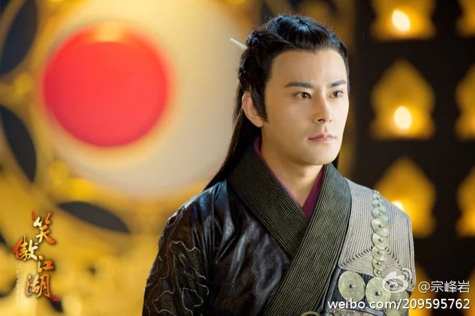 霍建华版的《笑傲江湖》里,他是潇洒飘逸的曲洋长老