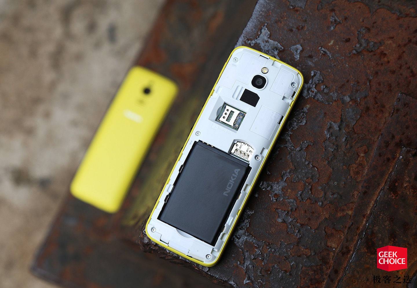 图赏丨曲面滑盖诺基亚88104g复刻版是否让你回到了20年前