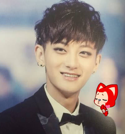 证件照都很丑?那是你没见过黄子韬的,离开眼线后让你高攀不起!