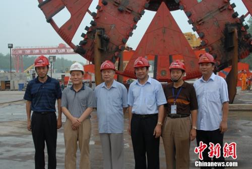 2008年，钱七虎主导建成南京长江隧道盾构。