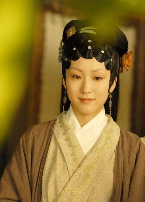 新版红楼梦女演员周美毅疑遭骗婚金融大佬丈夫联手情人夺子