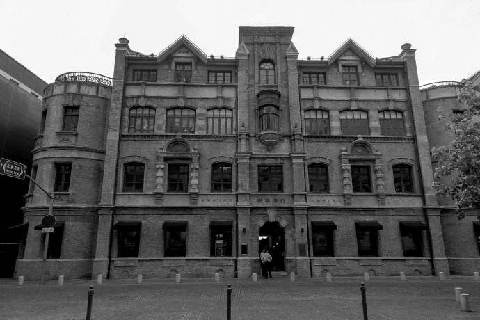 育婴堂白骨累累引发民怨,为救义士金庸的祖父不惜辞官归隐