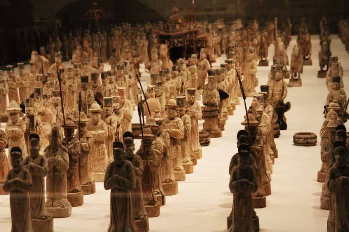 鲁荒王墓中出土397个木俑它们竟破解帝王出行仪仗谜团
