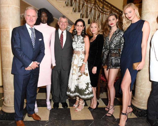 超模小kk出席活动,终于瘦了颜值直线上升,腿太长让旁人很受伤