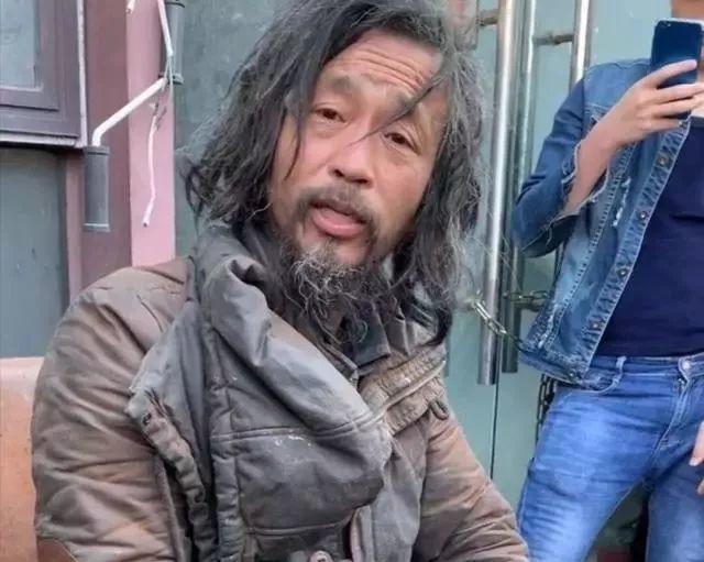 “流浪汉大师”抖音爆红,一场互联网时代造星运动__财经头条