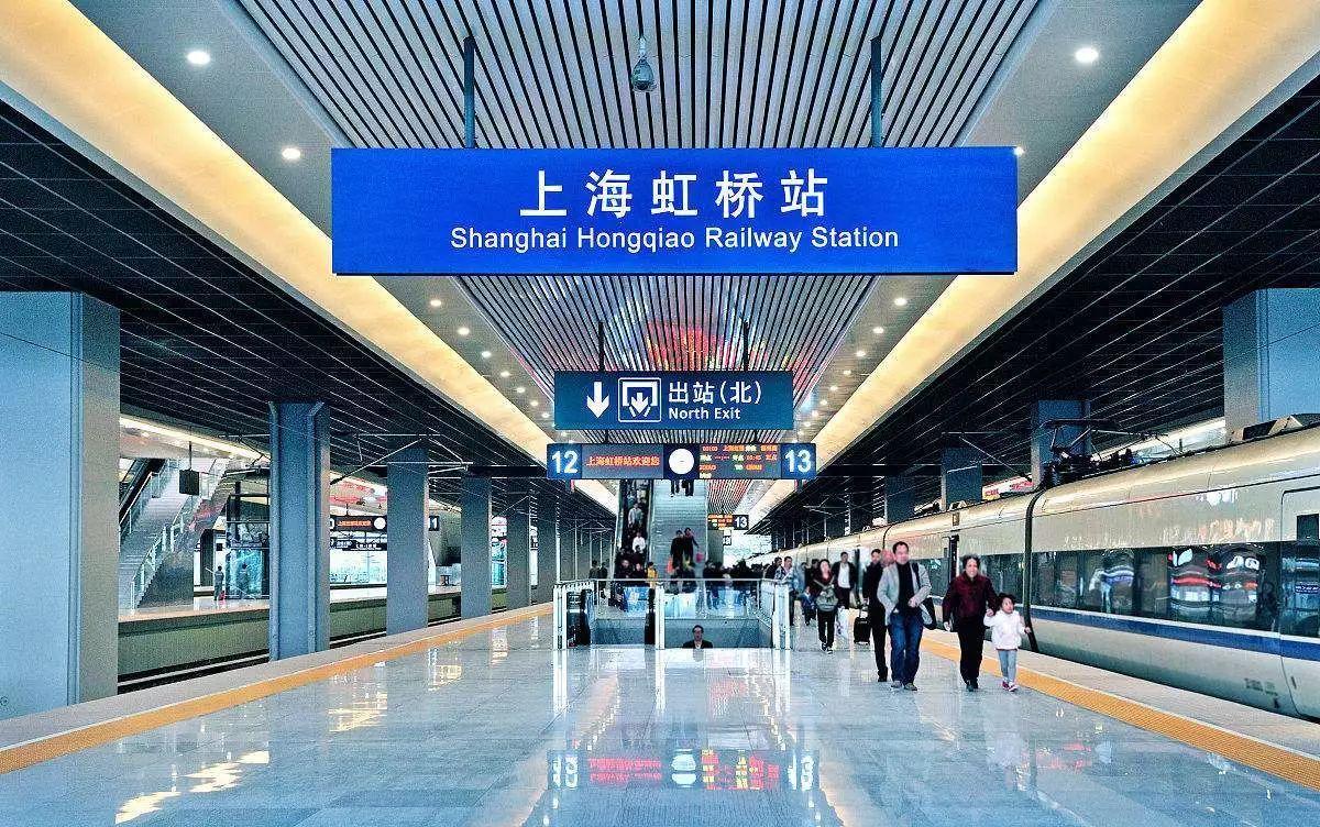 全国最辛苦的高铁站平均90秒一趟高铁日最高客流量近30万