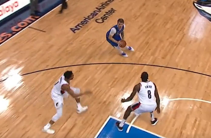 撤步三分四分卫长传终结比赛能投能传球商高要知道他才19岁