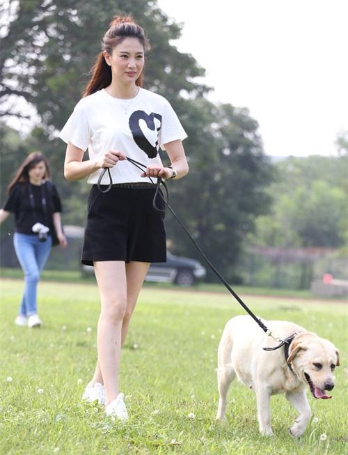 侯梦莎是一个演技精湛气质又非常优雅的一名演员,平时在生活中的她