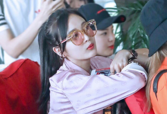 海南富婆吴宣仪家世显赫,妈妈是医生,外公身