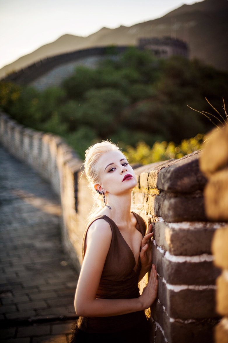 梦丽maria曝户外迷人写真 黑色鱼尾裙尽显优雅|梦丽