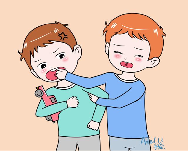 2岁半男孩抢孩子东西乱咬人