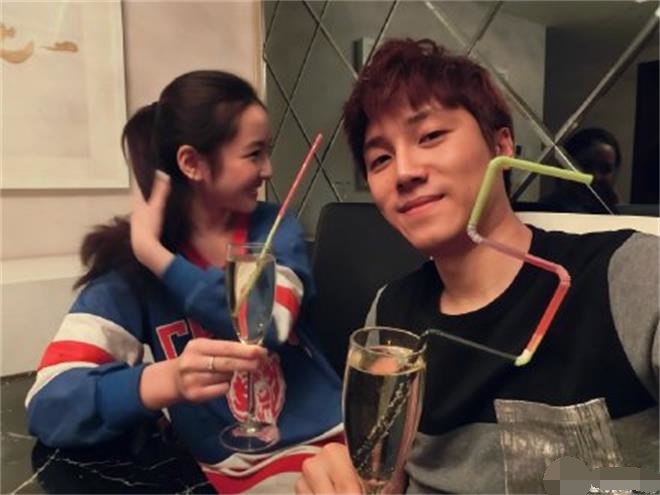 张木易也遵守了自己的承诺,在miki成年之后就立即结婚了,两人终于修成