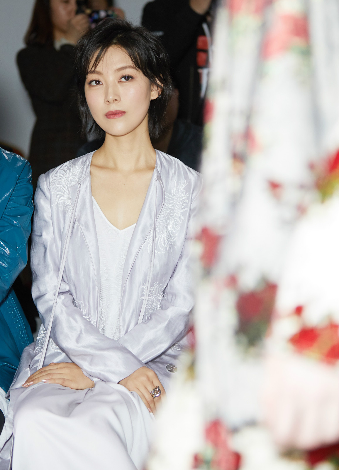 常思思现身某品牌发布会 白裙尽显典雅清冷气质