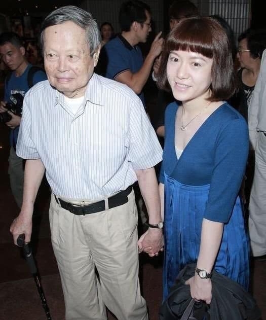 翁帆香港前夫曝光,两人曾恩爱羡煞旁人,网友:帅过杨教授