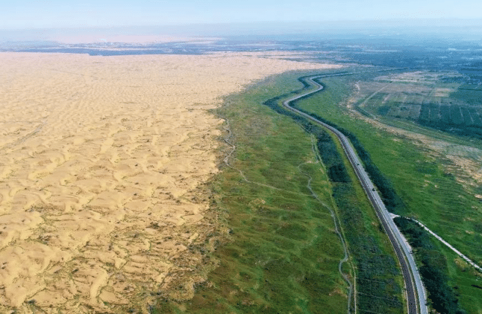 中国开启治沙新时代!1.3亿亩沙漠变绿洲:西方连忙上门求教