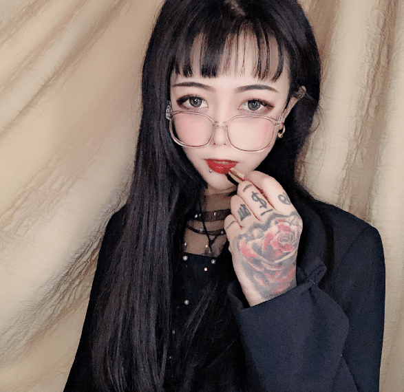 为什么顾茜茜自称大哥,看到这些纹身,网友:懂了!