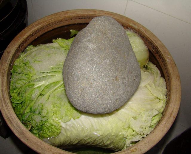 传统方子做东北腌酸菜
